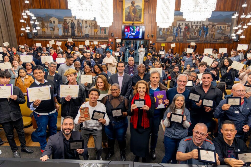 Dia da Liderança Jovem presta homenagem à Entidades